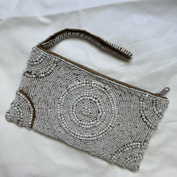 Tommy Bahama White Beaded Wristlet - Picture 5 of 5